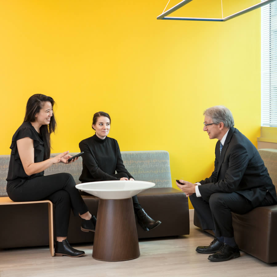 colleagues-having-a-conversation
